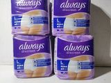 trois paquets de sous-vêtements « Always Discreet » empilés les uns sur les autres