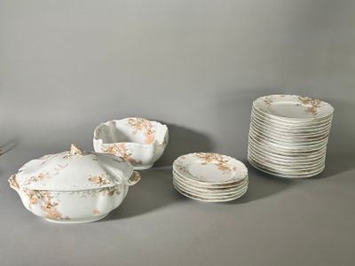 many plates and bowls that are sitting on a table