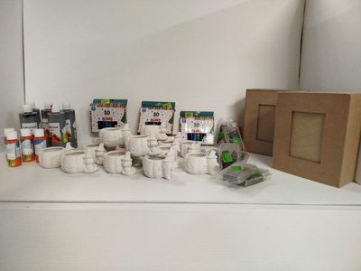 beaucoup d'articles qui traînent sur le comptoir