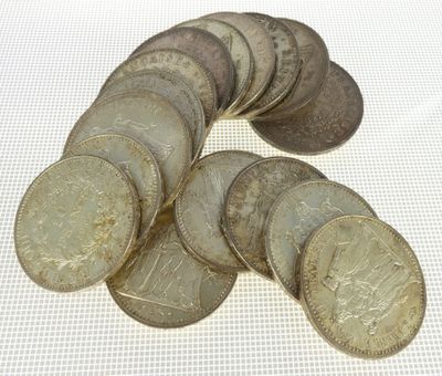 a lot of coins that are sitting on a table