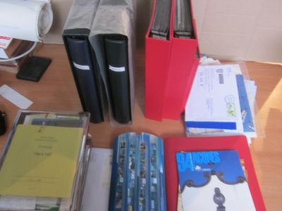 Un carton avec deux reliures SAFE avec étuis (très bon état)… - Photo 1