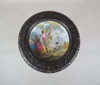 Guéridon tripode à tablette d'entre-jambe, en bois mouluré, … (photo 2)