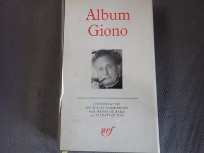 l'image d'un livre sur lequel figure l'image d'un homme