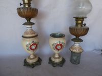 Grande paire de lampes à pétrole, fût en porcelaine à décor … (photo 5)