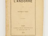 un vieux livre avec un titre en noir et blanc