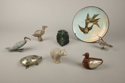 une assiette sur laquelle sont représentés des animaux et des oiseaux