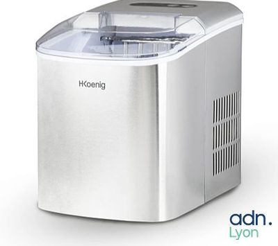 Gros plan sur une petite machine à glaçons sur fond blanc