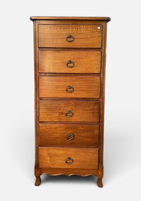 une commode en bois comportant cinq tiroirs de chaque côté