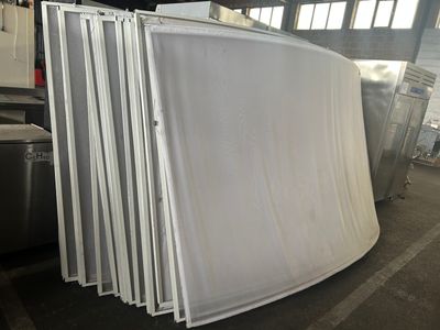 Lot de 2 toiles d'affichages, dimensions :L 340x186 cm, en l…