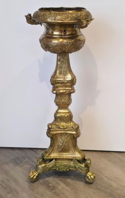 Porte torchère en bronze et laiton doré à corps triangulaire…