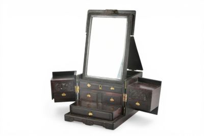 CHINE - Vers 1900. Coiffeuse de voyage guanpixiang en bois o…