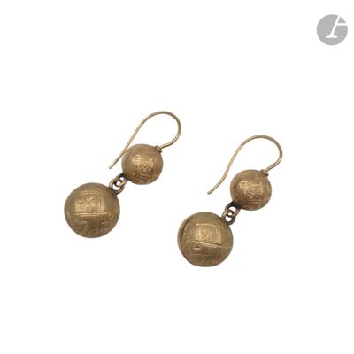boucles d'oreilles en laiton plaqué or, composées de deux boules et d'une chaîne