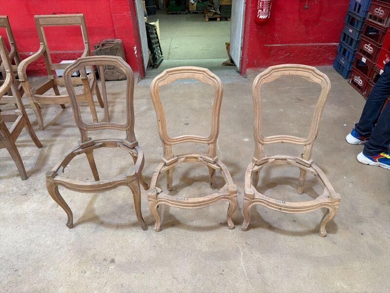 Paire de chaises chauffeuses en bois naturel art déco moulur…
