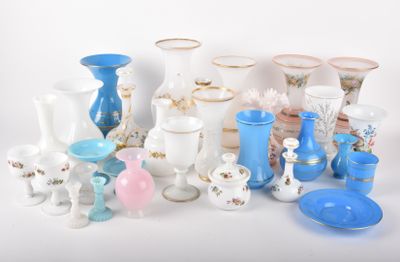 Important ensemble d'opalines (accidents et fêles) - Photo 1