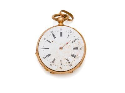une image d'une montre de poche en or avec des chiffres romains sur le cadran