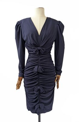 le dos d'une robe sur un mannequin mannequin mannequin mannequin mannequin mannequin mannequin mannequin mann