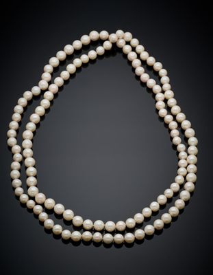 a single strand of cultured pearl necklace