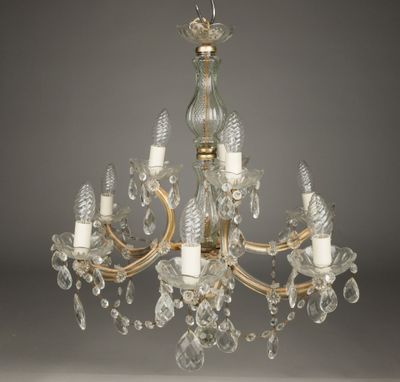 un lustre en laiton et cristal à cinq lumières