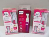 trois types différents de brosses à dents électriques, présentées dans des boîtes posées sur une table