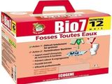 un carton contenant divers articles, notamment des toilettes, du papier toilette et une brosse de toilettes
