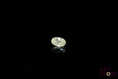 an image of a diamond in the dark with a reflection on the surface