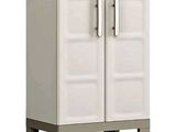 une photo d'une armoire blanche à deux portes