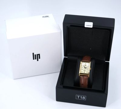 LIP. Montre bracelet modèle "T18 MANUFACTURE" à boîtier rect…
