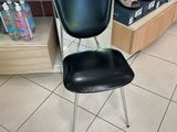 a black chair that is sitting in the middle of a store
