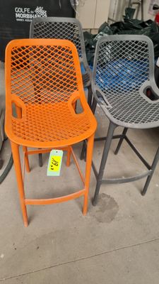 two chairs that are sitting next to each other
