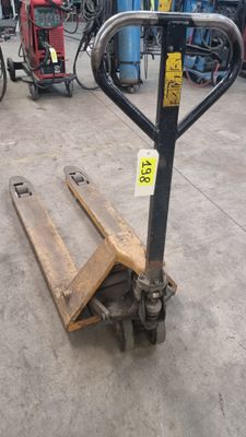 an image of a pallet sitting on the ground in a warehouse