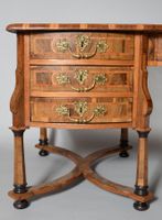 Bureau Mazarin double face en placage d'olivier dans des rés… (photo 6)