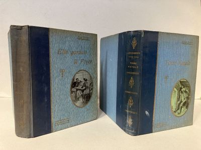 deux livres posés côte à côte sur une table