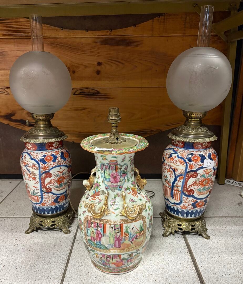 Paire de lampe en porcelaine d'Imari, monture en bronze et v…