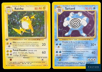 deux cartes Pokémon présentant des motifs différents, sur fond noir