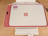 a hp printer sitting on top of a wooden table