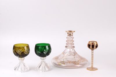 Ensemble d'une carafe sans bouchon, d'une paire de verres à …