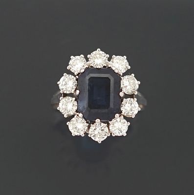 Bague en platine 850 millièmes ornée d'un saphir encre de ta…