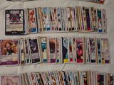 beaucoup de cartes sur la table