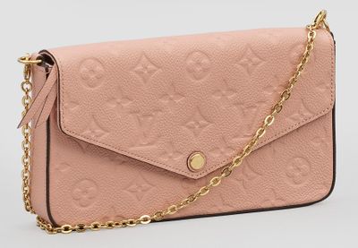 un sac-portefeuille rose Louis Vu Vu avec une bandoulière à chaîne