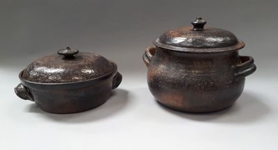 two pots that are sitting next to each other on a table