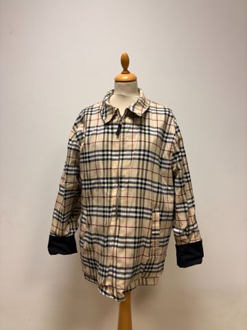 BURBERRY’S - Veste imperméable pour homme réversible en noir. Tai...