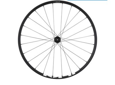 la roue avant d'un VTT sur fond blanc