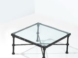 table basse rectangulaire en verre avec des pieds en métal et un plateau en verre