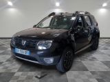 une photo d'une Dacia noire garée dans un showroom