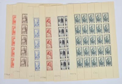 quatre types différents de timbres sur lesquels figurent l'image d'un homme et d'une femme