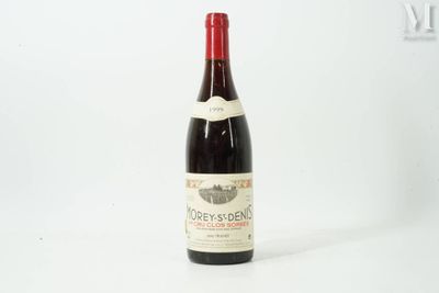une bouteille de vin posée sur une table