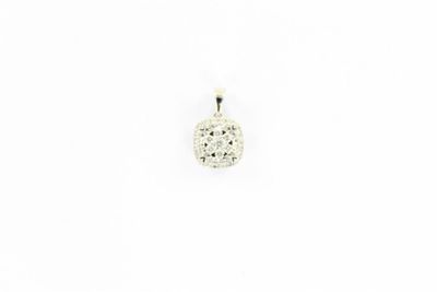 une image représentant un pendentif en diamant sur fond blanc