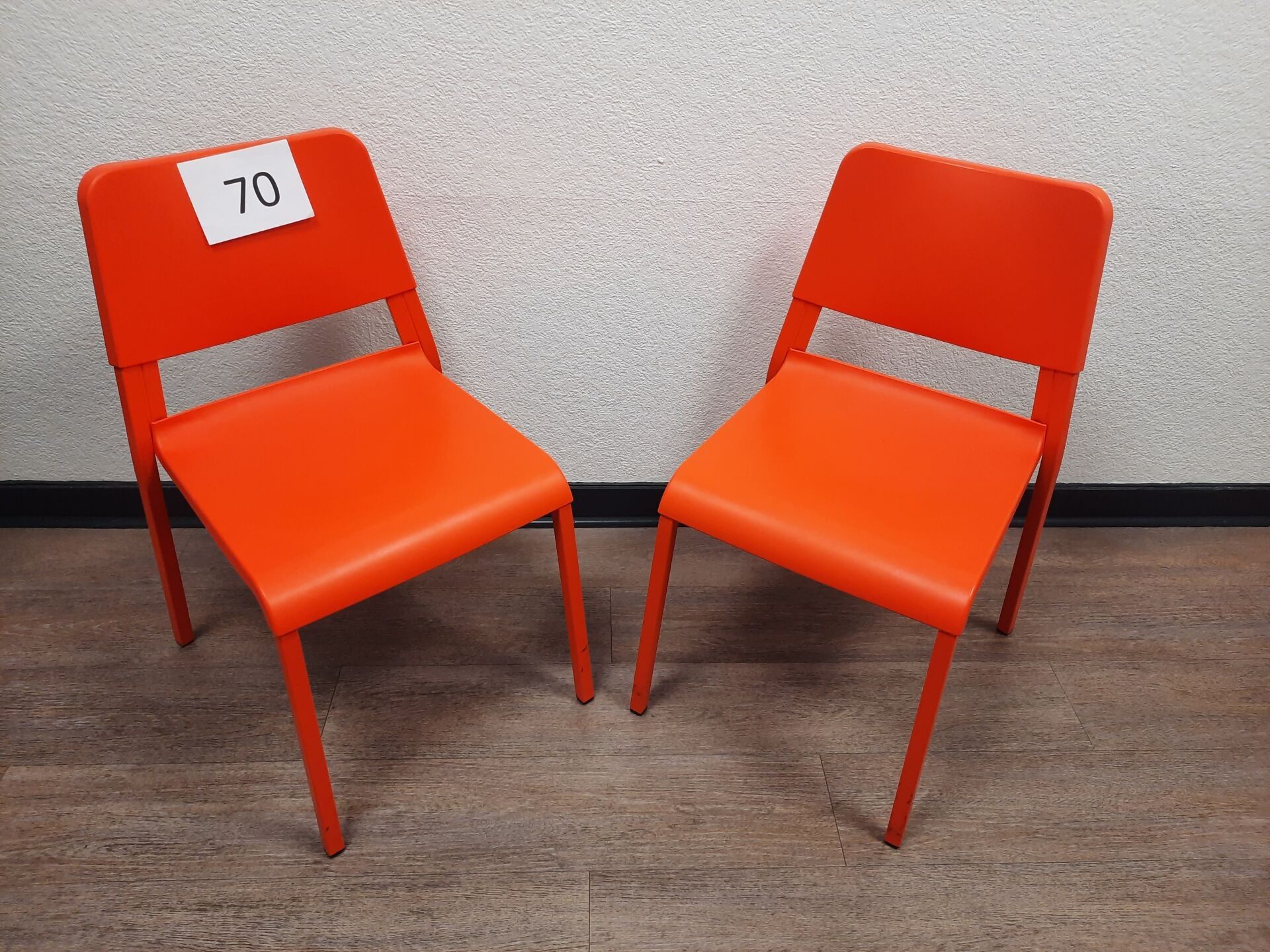 6 chaises en métal et plastique vermillon