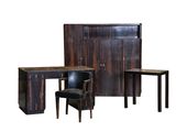 une image représentant un bureau avec une chaise et une armoire