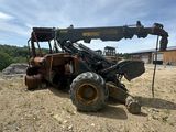 une photo d'un engin de chantier immobilisé dans la terre